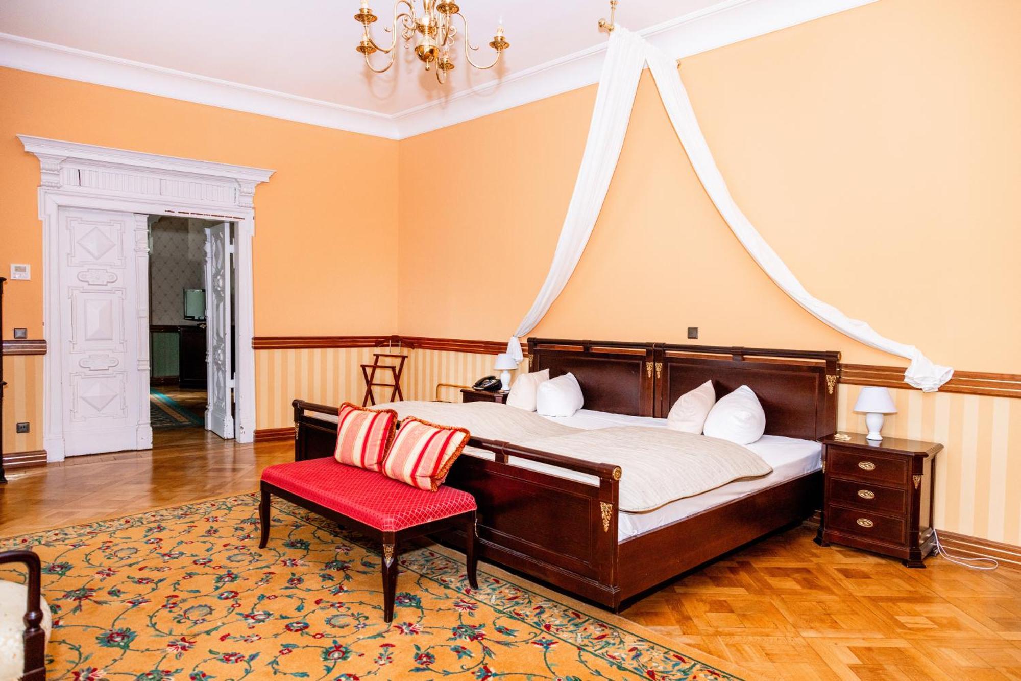 Hotel Schloss Schkopau Екстер'єр фото