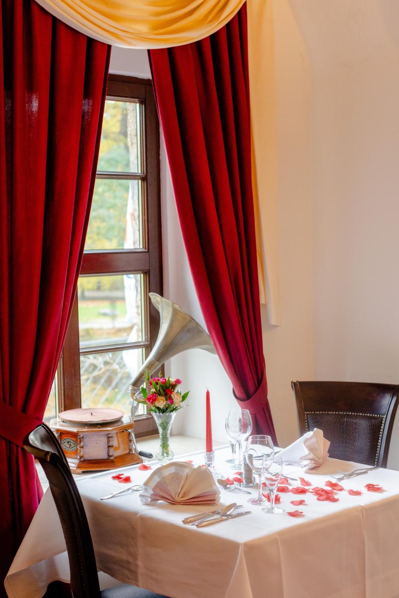 Hotel Schloss Schkopau Екстер'єр фото